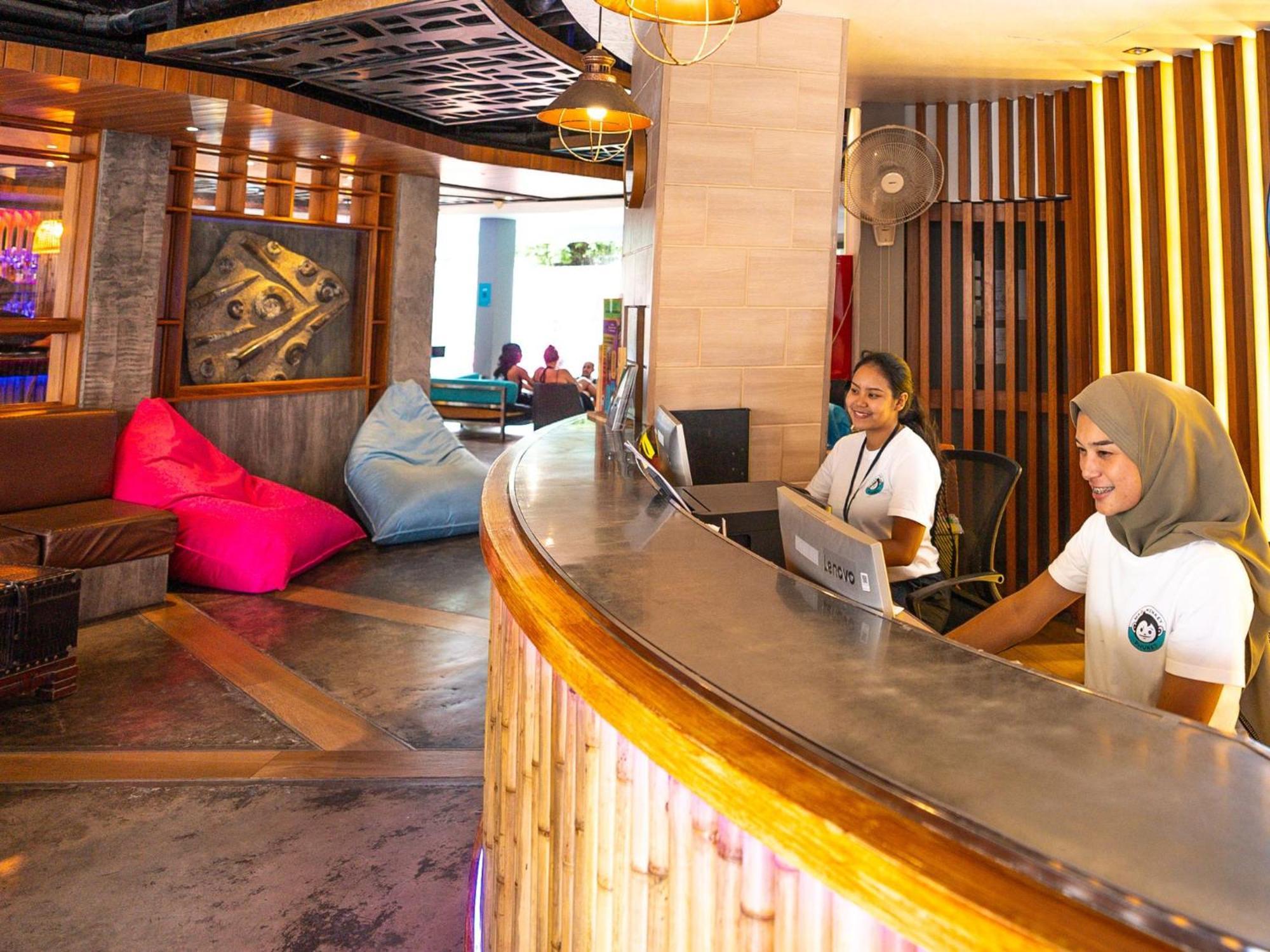 Хостел Mad Monkey Phuket Patong Екстер'єр фото