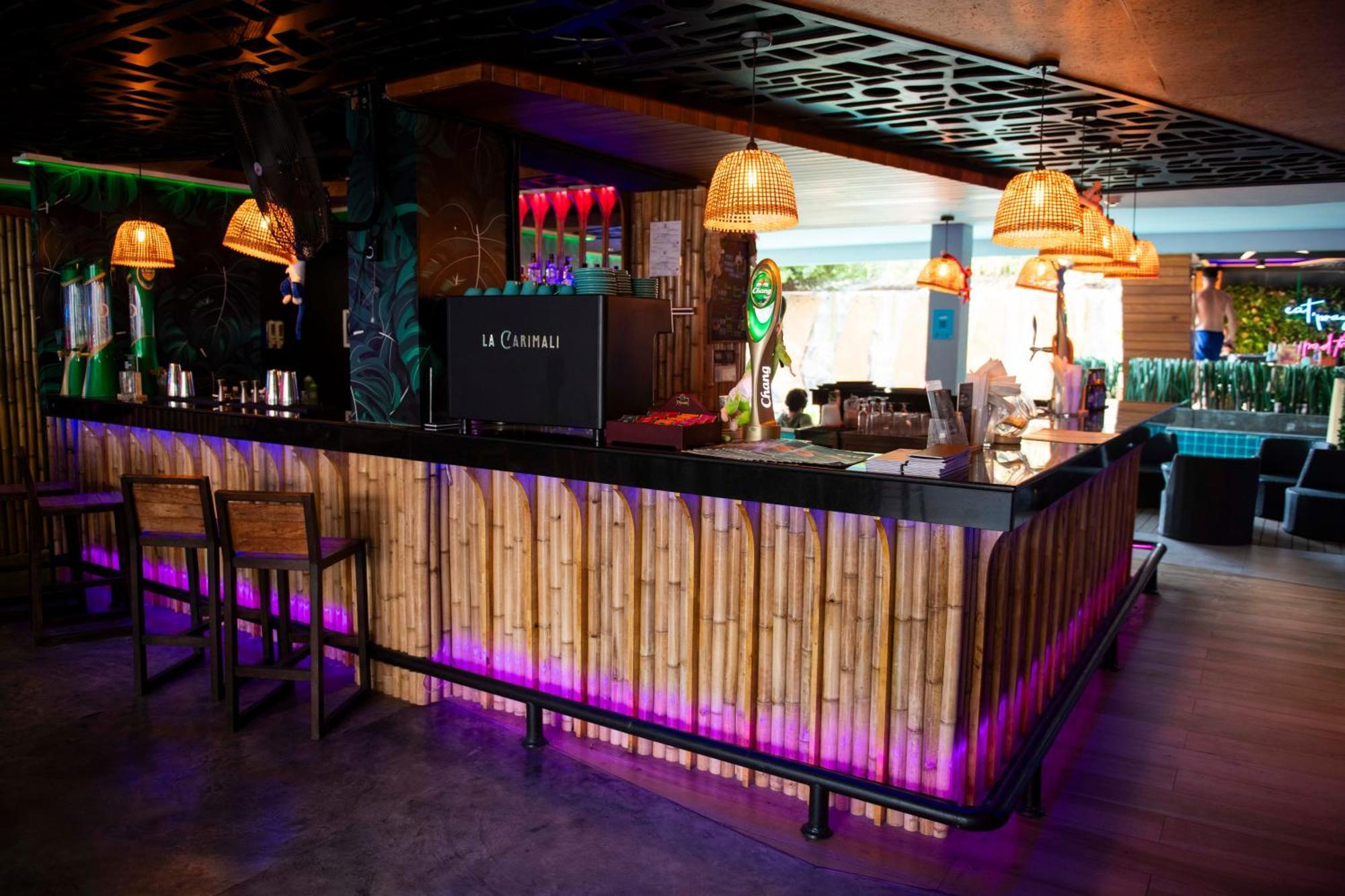 Хостел Mad Monkey Phuket Patong Екстер'єр фото