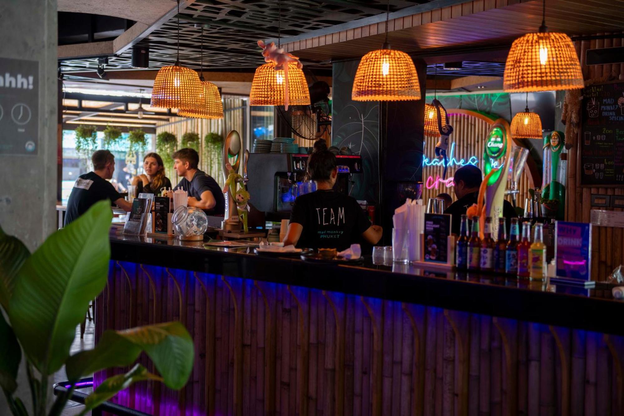 Хостел Mad Monkey Phuket Patong Екстер'єр фото
