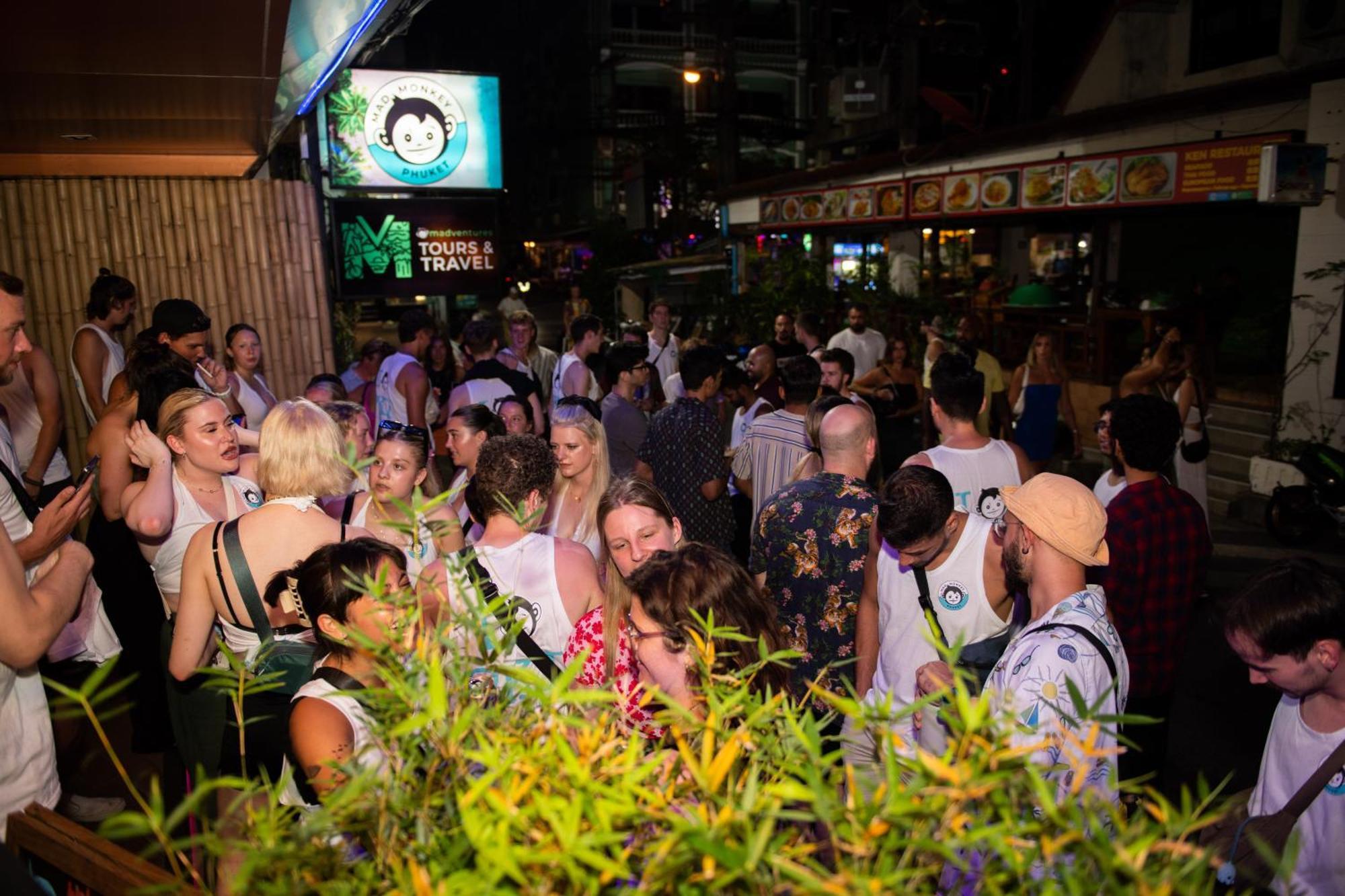 Хостел Mad Monkey Phuket Patong Екстер'єр фото