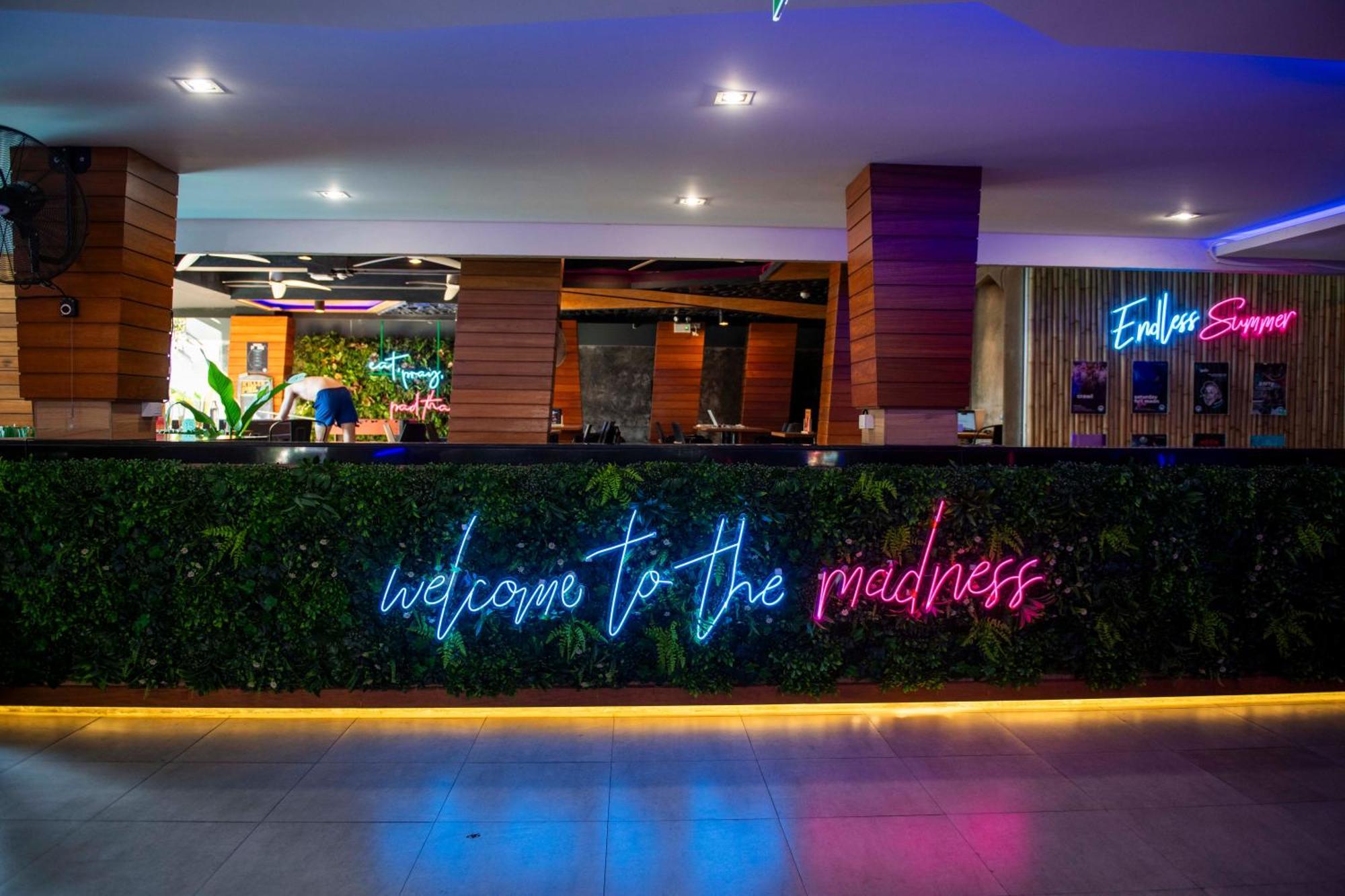 Хостел Mad Monkey Phuket Patong Екстер'єр фото