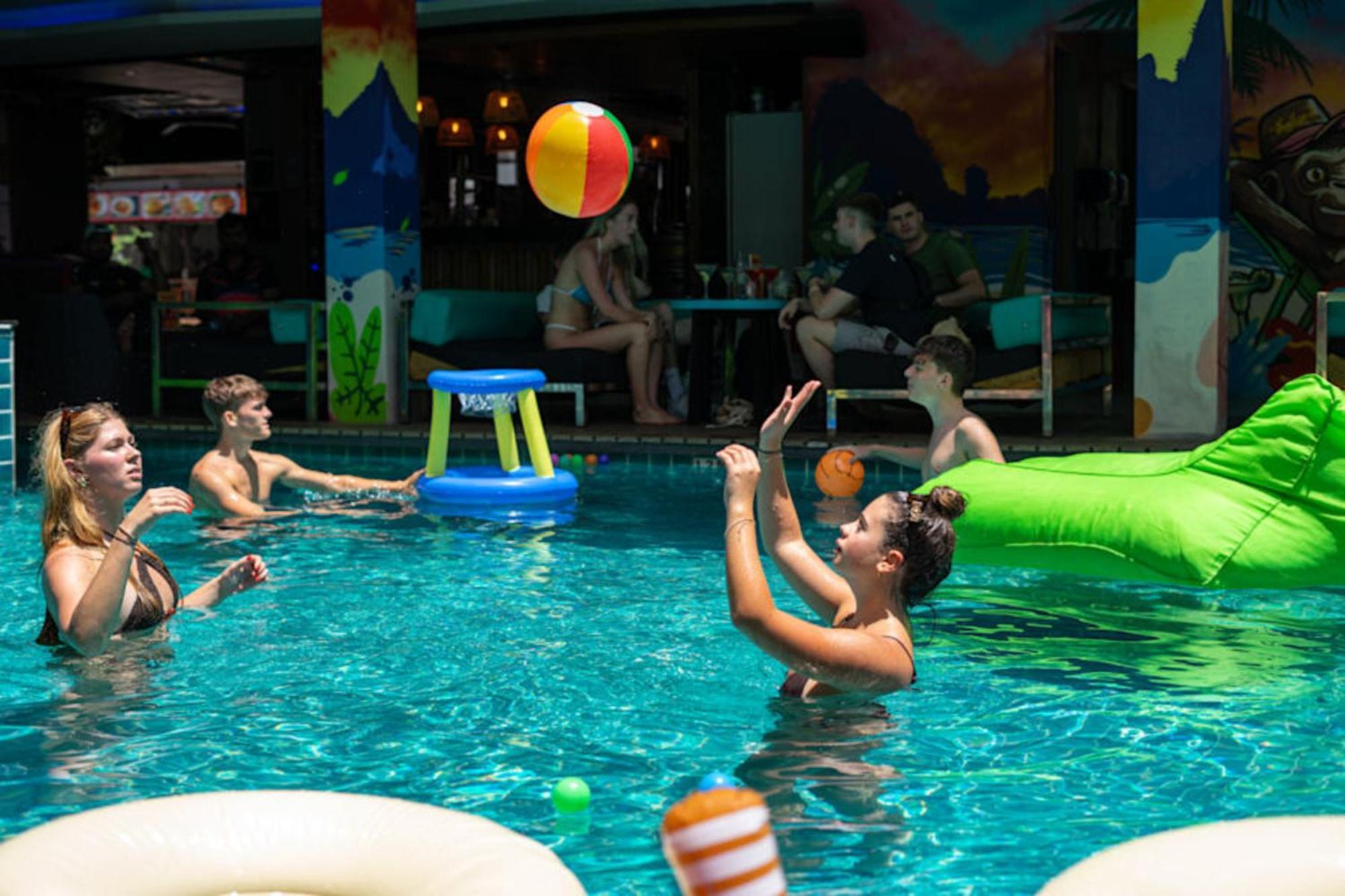 Хостел Mad Monkey Phuket Patong Екстер'єр фото